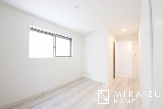 【洋室】 | 平日・休日問わず、いつでもご見学が出来ます♪☆実際に見て、触れて感じる安心のお住まい探しを体験して下さい♪☆物件情報だけでなく、地域の特色などなどエリア情報もお伝え出来たら嬉しいです♪
