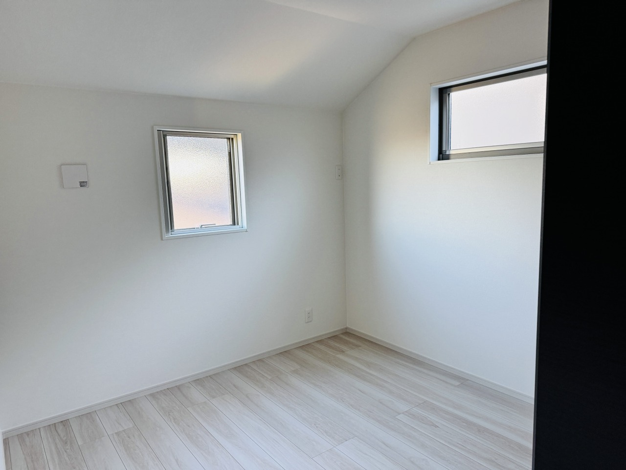 八王子市　緑町　新築一戸建て　６期の洋室|～2階5.2帖の洋室　2面採光で明るく風通しの良いお部屋です～