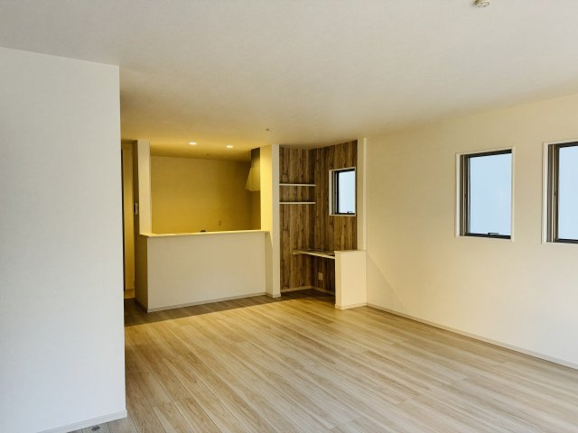 八王子市　緑町　新築一戸建て　６期の居間・リビング|～21.5帖の明るく開放感のあるLDK、家族団欒の時間をお過ごしいただけます～