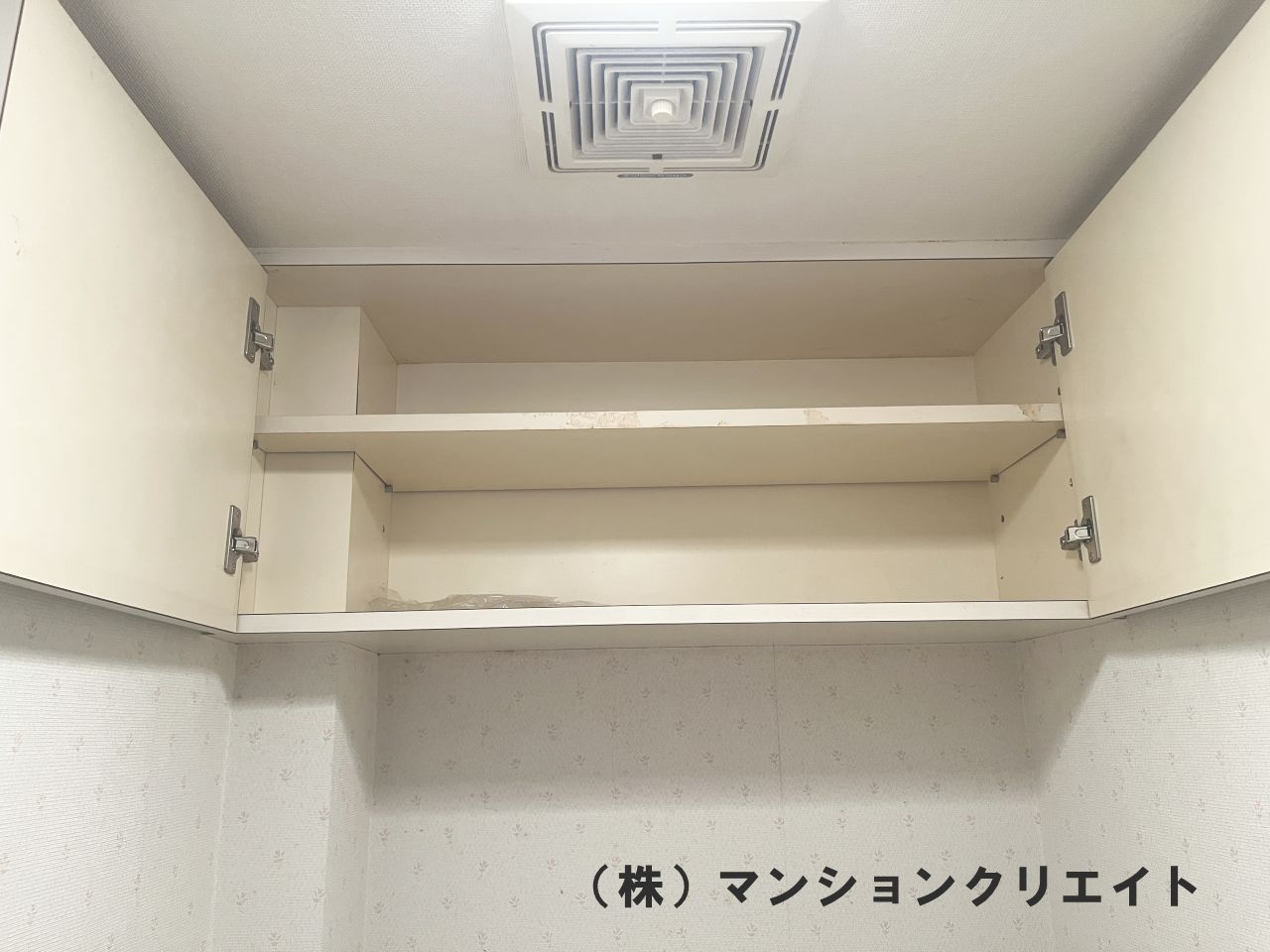 ファミール大手町の収納|トイレ上部には吊戸棚付きです