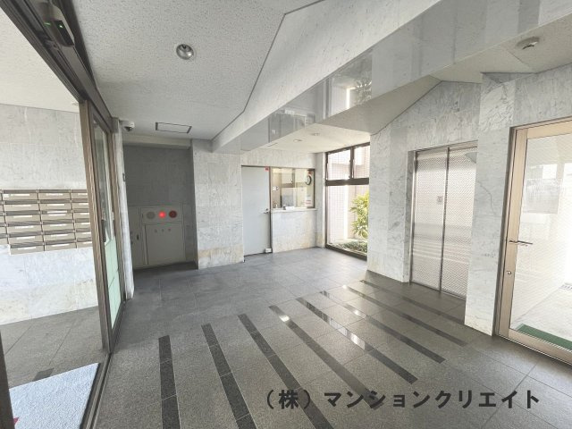 ファミール大手町のエントランス