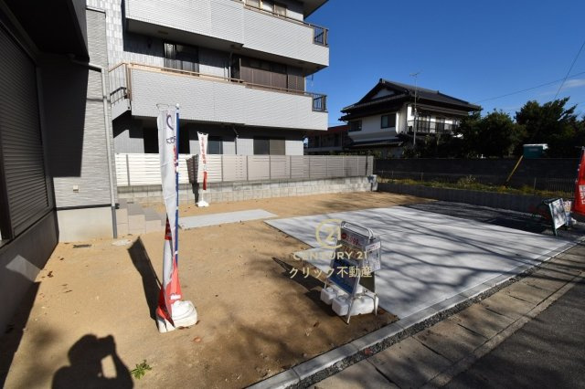 ケイアイフィット　日立市桜川町　2期 　限定1棟！の駐車場|並列駐車可能なカースペースを確保。毎日のお車の出し入れがストレスなく行えます！
内覧可能です。ご予約はHPから、またお電話でも、お気軽にどうぞ。