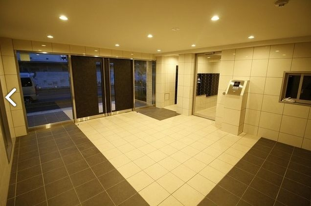 プレール・ドゥーク西川口Ⅱのエントランス