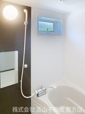 山部戸建ての浴室