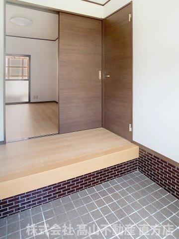 山部戸建ての玄関