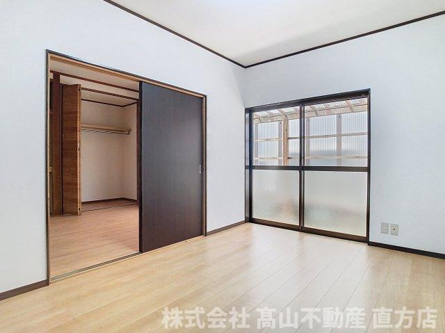 山部戸建ての洋室