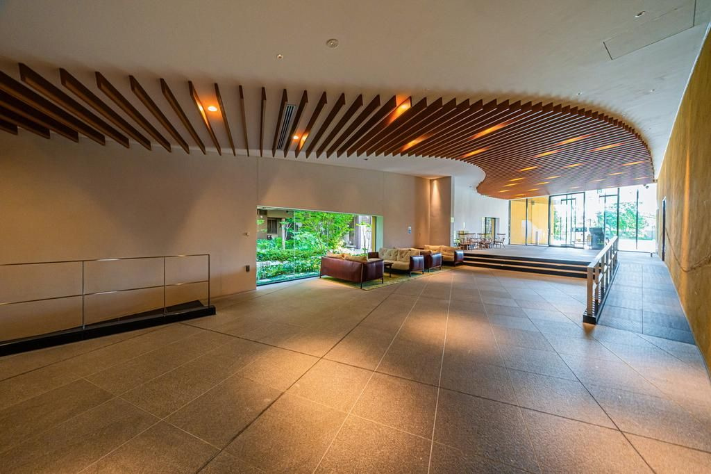 昭島市代官山２丁目の中古マンションのロビー