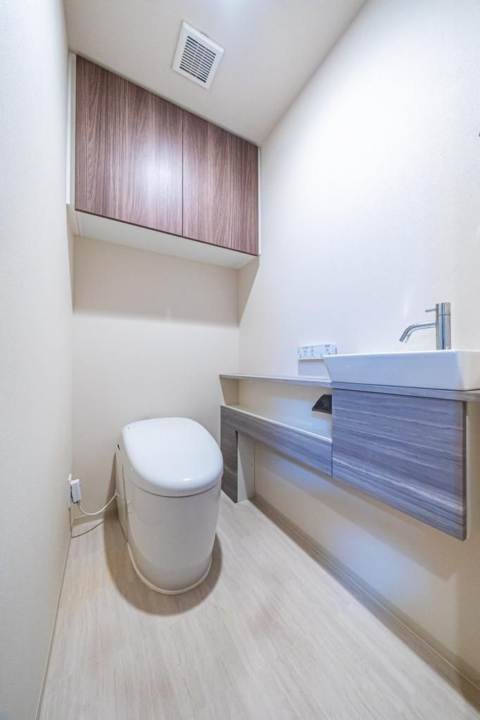 昭島市代官山２丁目の中古マンションのトイレ