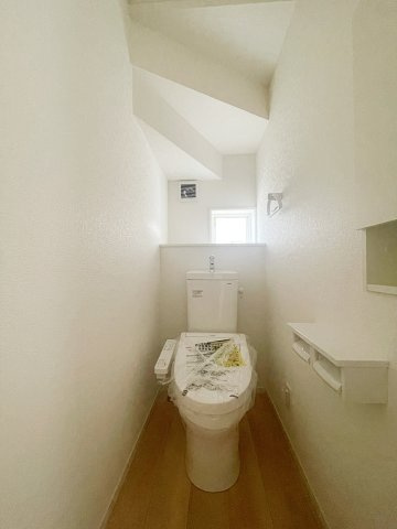 新築戸建・建売　福島市松川町木曽内裡　CRADLE GARDEN　全4棟のトイレ|小窓付きで自然光が入る明るくて爽やかなトイレ空間です！