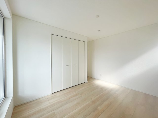 新築戸建・建売　福島市松川町木曽内裡　CRADLE GARDEN　全4棟の洋室|ホワイトベースの爽やかな洋室！2面採光で日差しがしっかり入り、朝もすっきり目覚められます♪