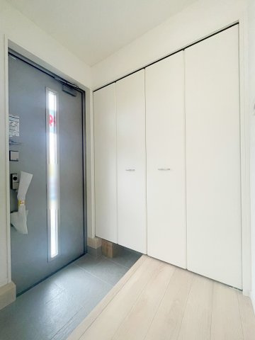 新築戸建・建売　福島市松川町木曽内裡　CRADLE GARDEN　全4棟の玄関|可動棚付きなので物の大きさによって高さを変えられるので便利！