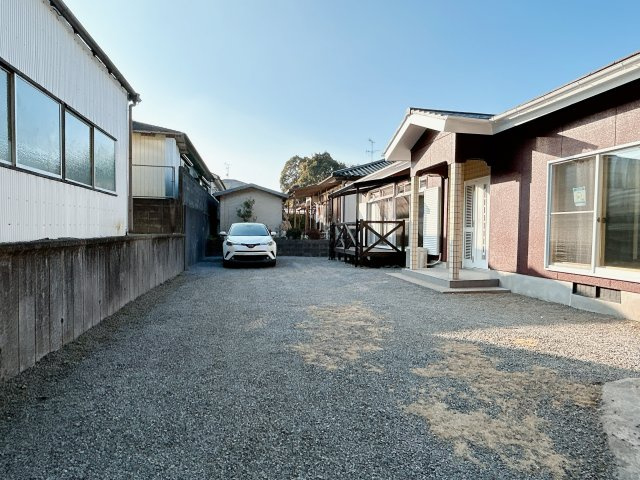 曽於市末吉町南之郷の中古一戸建の駐車場