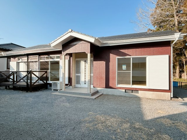 曽於市末吉町南之郷の中古一戸建 LDK15帖の平屋です。普通車4台駐