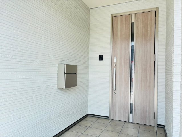 ダイマルタウン　安八郡神戸町神戸第8　全３区画分譲の玄関|玄関ドアの鍵はディンプルキーと内側はサムターンキーになっており防犯性の高い仕様になっています。