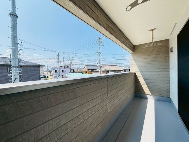 ダイマルタウン　安八郡神戸町神戸第8　全３区画分譲のバルコニー|バルコニーは南向きで洗濯物もよく乾きます！強度と表面積硬度を持つFPRで防水しています。