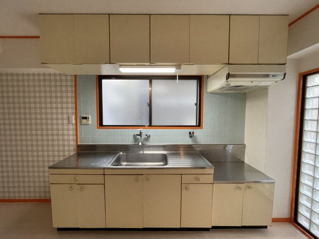 プティセジュールのキッチン|コンパクトなキッチンで掃除もラクラク