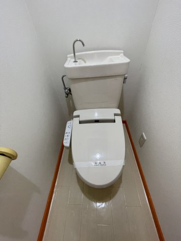 プティセジュールのトイレ|落ち着いたトイレです