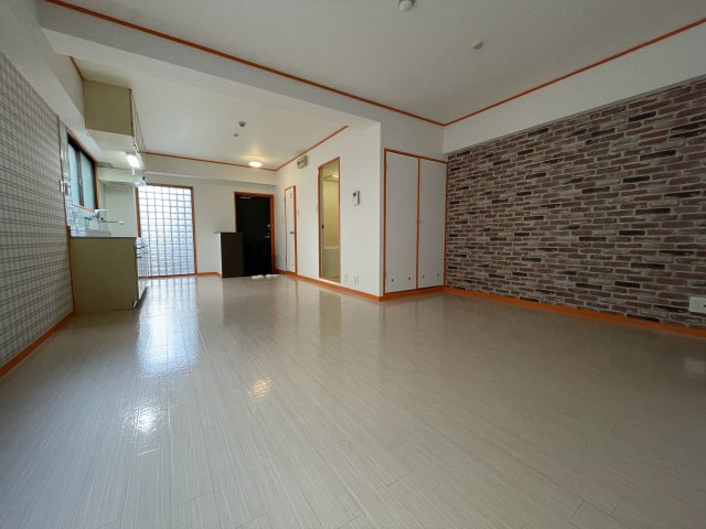 プティセジュールのロビー|建物の内部です