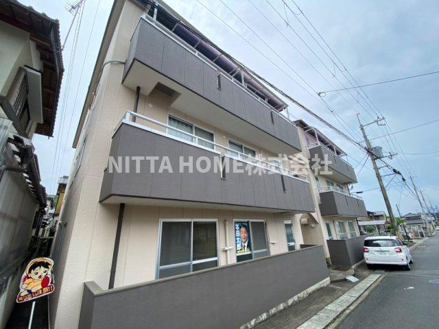 東野マンションの外観|駐車場が無料◎料理のしやすい３口コンロ付きです◇