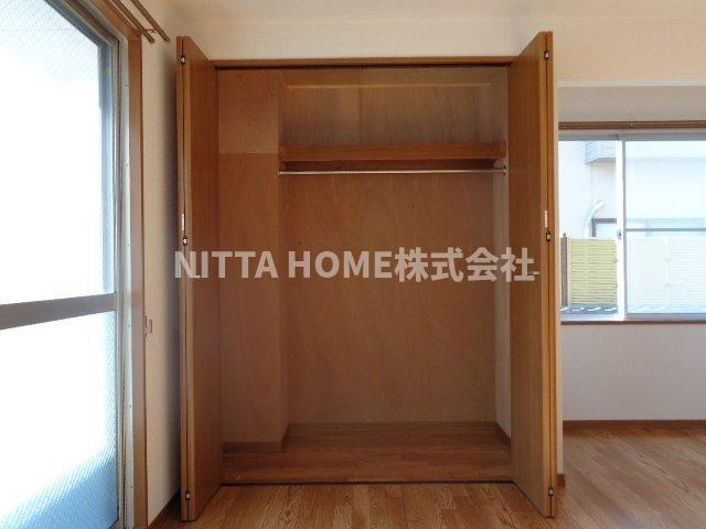 東野マンションの収納|リビング・洋室ともにクローゼットがついています◇