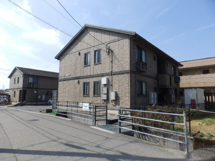 ブルージュあざみの外観