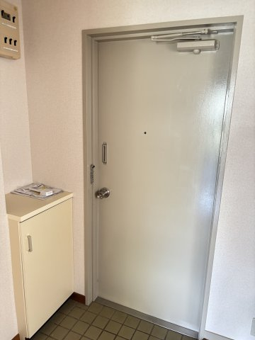トウキ狛江ハイツの玄関