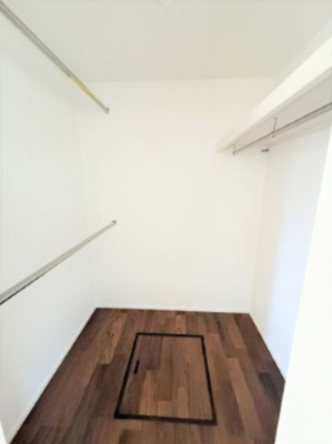 【収納】 | 【仲介手数料３００万円が無料！！】■プレミアムデザインハウス■車庫２台■ウルトラマン商店街近く | 【諸費用３００万円ＯＦＦキャンペーン！！）
■２階ＬＤＫは豪快な吹抜け天井で開放感が抜群！
■プレミアム仕様デザインハウス
■４ＬＤＫ＋ロフト＋２台車庫
■高断熱仕様
■省エネ性能ラベル
■内覧可