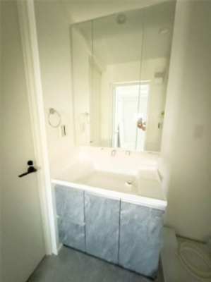 【独立洗面台】 | 【仲介手数料３００万円が無料！！】■プレミアムデザインハウス■車庫２台■ウルトラマン商店街近く | 【諸費用３００万円ＯＦＦキャンペーン！！）
■２階ＬＤＫは豪快な吹抜け天井で開放感が抜群！
■プレミアム仕様デザインハウス
■４ＬＤＫ＋ロフト＋２台車庫
■高断熱仕様
■省エネ性能ラベル
■内覧可