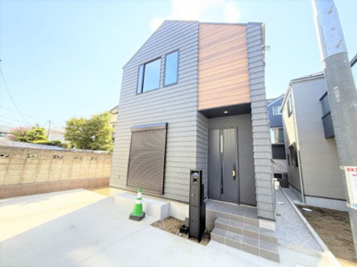 【外観】 | 【仲介手数料３００万円が無料！！】■プレミアムデザインハウス■車庫２台■ウルトラマン商店街近く | 【お得な諸費用サービスキャンペーン中！！】
■詳細は「物件概要」の「諸費用」欄をご確認下さい！！
■２階ＬＤＫは豪快な吹抜け天井で開放感が抜群です！
■プレミアムデザインハウス
■省エネ性能ラベル