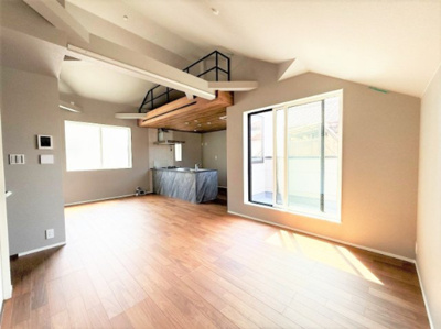 【居間・リビング】 | 【仲介手数料３００万円が無料！！】■プレミアムデザインハウス■車庫２台■ウルトラマン商店街近く