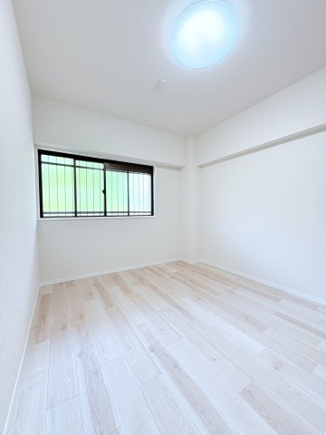 ライオンズマンション長丘ガーデン弐番館の洋室