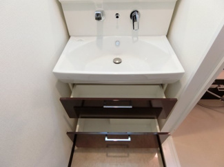 【独立洗面台】 | プレジオ神戸ＷＥＳＴ | 独立洗面台、小物を置くことができて便利です