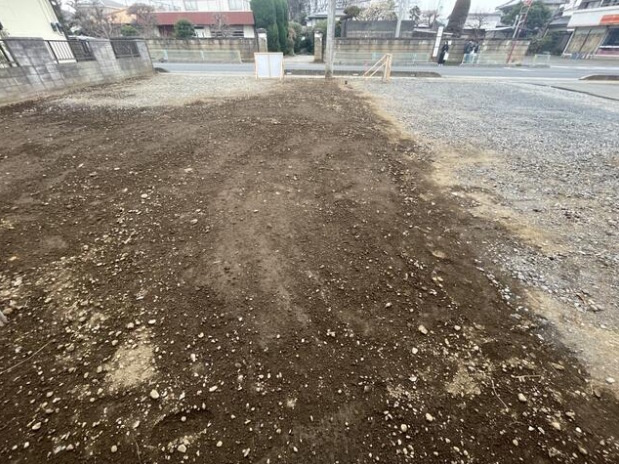 敷地面積80坪　売地　川越市中福の前面道路含む現地写真|角地！西側12ｍ公道、北側4ｍ公道
接道幅も各11～16ｍ以上と広く、お車の出し入れもラクラクです♪