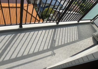 【バルコニー】 | クリオさがみ野六番館 | バルコニーは、室外の専用スペースのうち、「屋根がなく開放された空間」であるものを指します。ベランダより広いタイプのものが多く、日当たりもよいため家庭菜園などを楽しみたい人にとって適した環境となります。