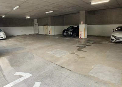 【駐車場】 | クリオさがみ野六番館 | 車一台あたりに必要なスペースは、標準サイズの普通自動車で横幅2m50cm、長さ5mは必要になります。ただし、乗降のことも考慮して横幅3m30cm、長さ5m50cmほどは確保できるところを選びましょう。