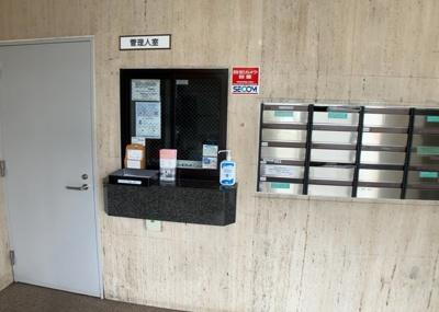 【受付】 | クリオさがみ野六番館 | 受付はマンションコンシェルジュがいる場合もあれば、管理人が滞在する小部屋を総称して呼ぶことがあります。主にエントランスに設置されていることから、防犯面でも期待ができます。防犯設備がない場合はより安心！