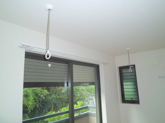 アステイオン　イオリの設備|防犯シャッター＆室内物干しフック