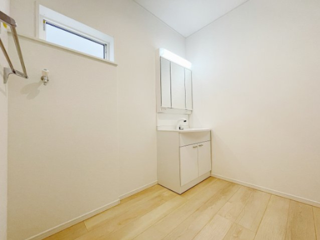 新築戸建・建売　福島市松川町木曽内裡　CRADLE GARDEN　全4棟の独立洗面台|広めの洗面所で朝の洗面所戦争も置きにくいです！