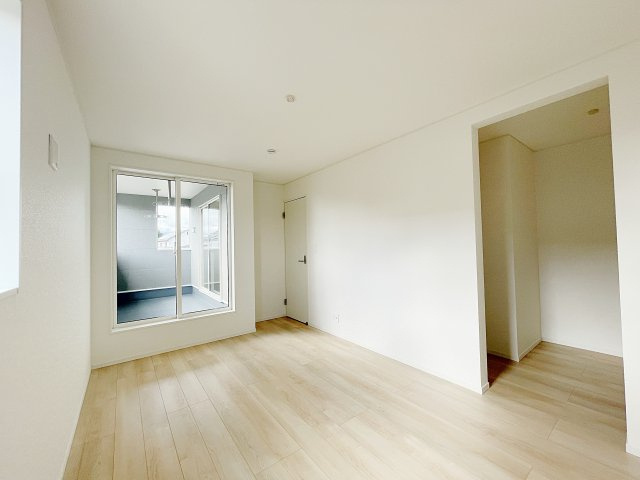 新築戸建・建売　福島市松川町木曽内裡　CRADLE GARDEN　全4棟の洋室|ホワイトベースの爽やかな洋室！2面採光で日差しがしっかり入り、朝もすっきり目覚められます♪