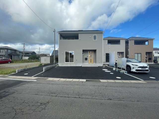 新築戸建・建売　福島市松川町木曽内裡　CRADLE GARDEN　全4棟の駐車場|車通りが少なく静かな住宅街に立地♪前面道路も穏やかな雰囲気でゆったりとした暮らしができます♪