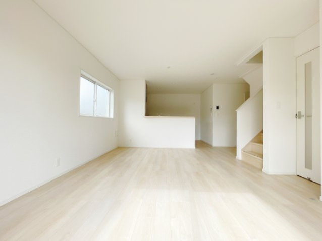 新築戸建・建売　福島市松川町木曽内裡　CRADLE GARDEN　全4棟の居間・リビング|ホワイトを基調とした明るく開放的なLDKです！