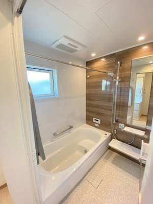 【その他】 | 建築条件付き土地/喜多見3区画 | 施工例：「魅せる収納」があり、セレクトショップのように飾ったり、直ぐ使うスーツなども手軽に掛けられます