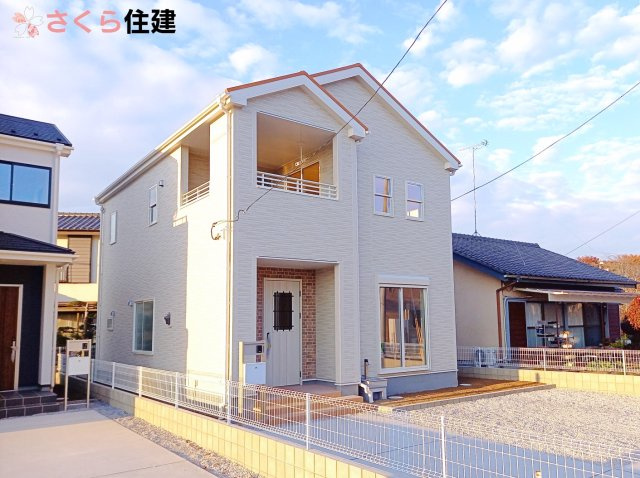 宇都宮瑞穂野第３ ２号棟の外観|白い外壁と玄関のアクセントが優しい雰囲気のある外観です