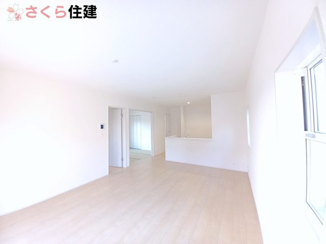 宇都宮瑞穂野第３ ２号棟の居間・リビング|対面キッチンで家族団らんを楽しめます