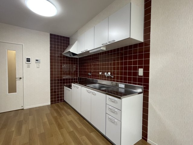 【キッチン】 | グリーンフォレスト西宮Ⅱ | コンパクトなキッチンで掃除もラクラク