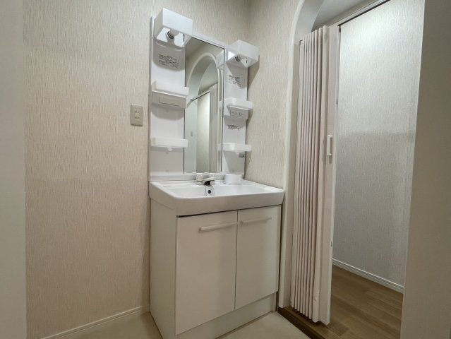 【洗面所】 | グリーンフォレスト西宮Ⅱ | 忙しい朝には欠かせない洗面所です