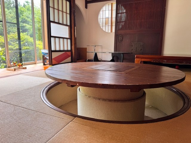 西軽井沢 追分 インナーガレージ付中古戸建のその他|掘りごたつと濡れ縁が風情を醸し出す和室