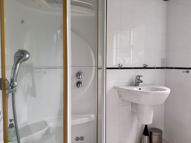 西軽井沢 追分 インナーガレージ付中古戸建の浴室