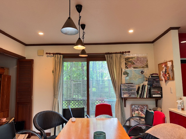 西軽井沢 追分 インナーガレージ付中古戸建の居間・リビング