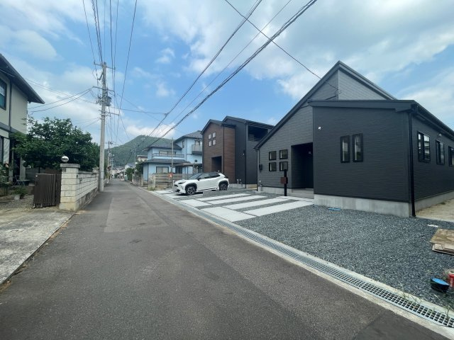 新築戸建・建売　福島市森合字森下　GRAFARE　全2棟の前面道路含む現地写真